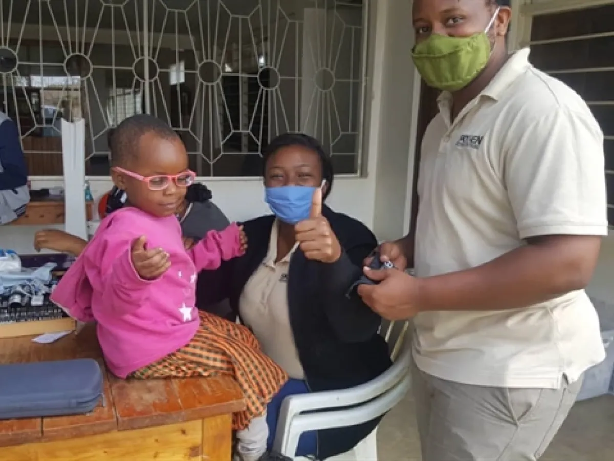 Tanzanian children given eye exam